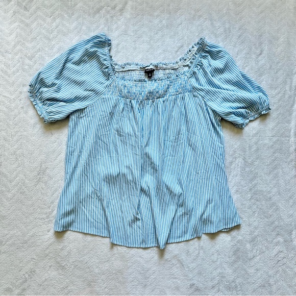 Torrid Gauze Smocked Yoke Top Stripe Blue and White Size 2X - Picture 2 of 6